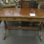 496 1067 COFFEE TABLE